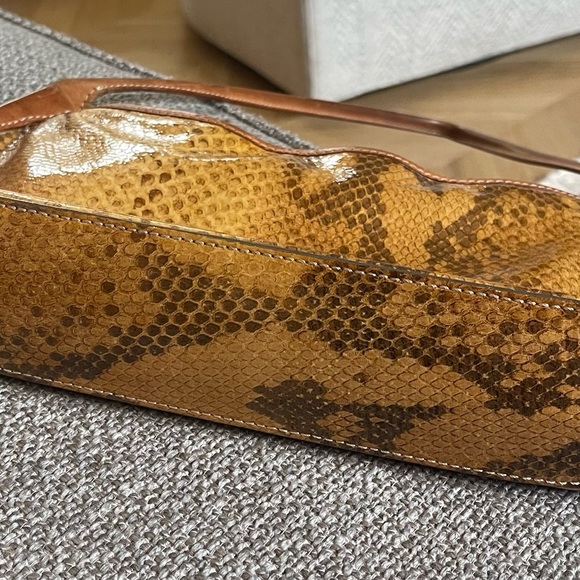 Gorgeous MAXX New York patent leather bag! - Picture 8 of 8